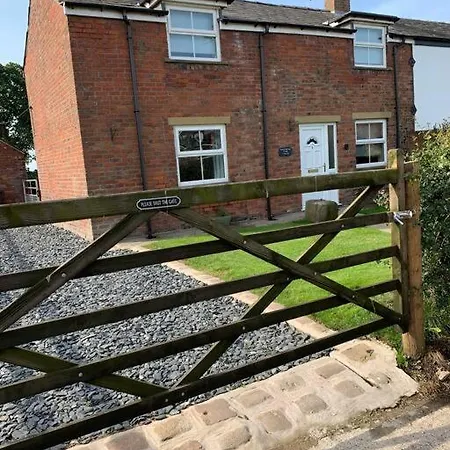 Newton Hall Farm Cottage, Hot Tub Garden Views Nr Lytham Ribby Preston  Exterior photo