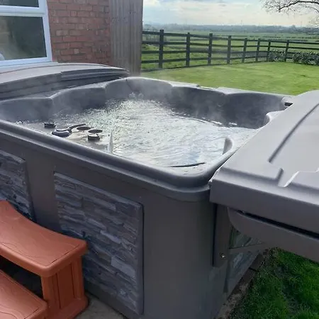 Newton Hall Farm Cottage, Hot Tub Garden Views Nr Lytham Ribby Preston  Exterior photo