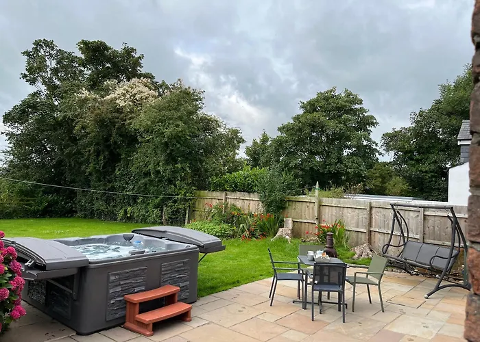 Newton Hall Farm Cottage, Hot Tub Garden Views Nr Lytham Ribby