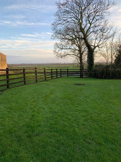 Newton Hall Farm Cottage, Hot Tub Garden Views Nr Lytham Ribby Preston (Lancashire)
