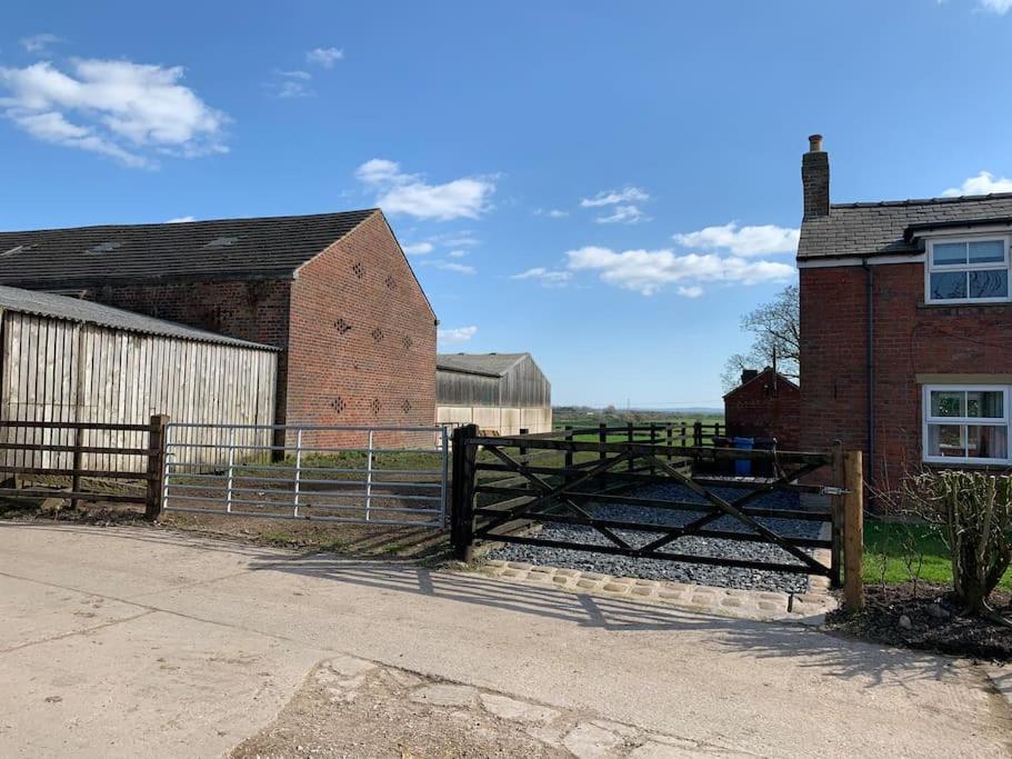 Newton Hall Farm Cottage, Hot Tub Garden Views Nr Lytham Ribby Holiday home