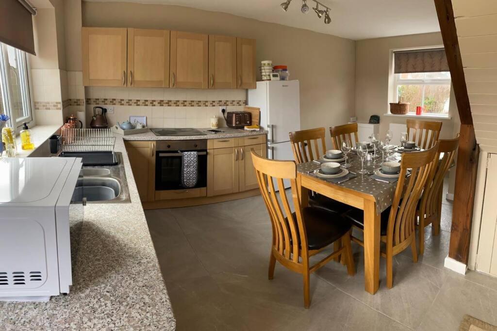 Newton Hall Farm Cottage, Hot Tub Garden Views Nr Lytham Ribby
