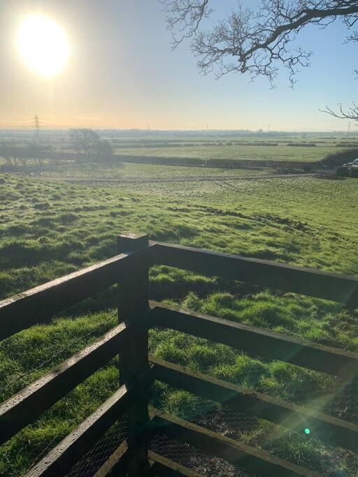 Newton Hall Farm Cottage, Hot Tub Garden Views Nr Lytham Ribby * Preston (Lancashire)