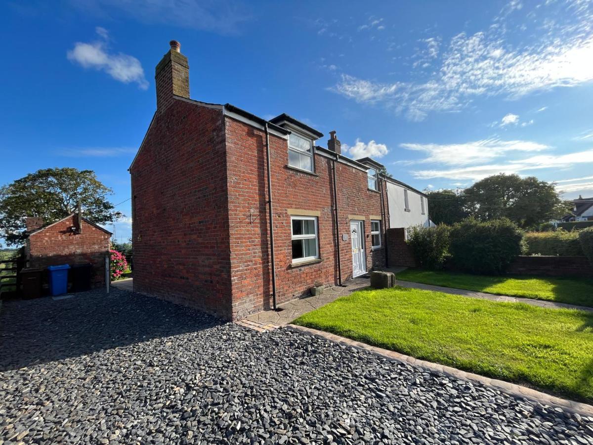 Newton Hall Farm Cottage, Hot Tub Garden Views Nr Lytham Ribby